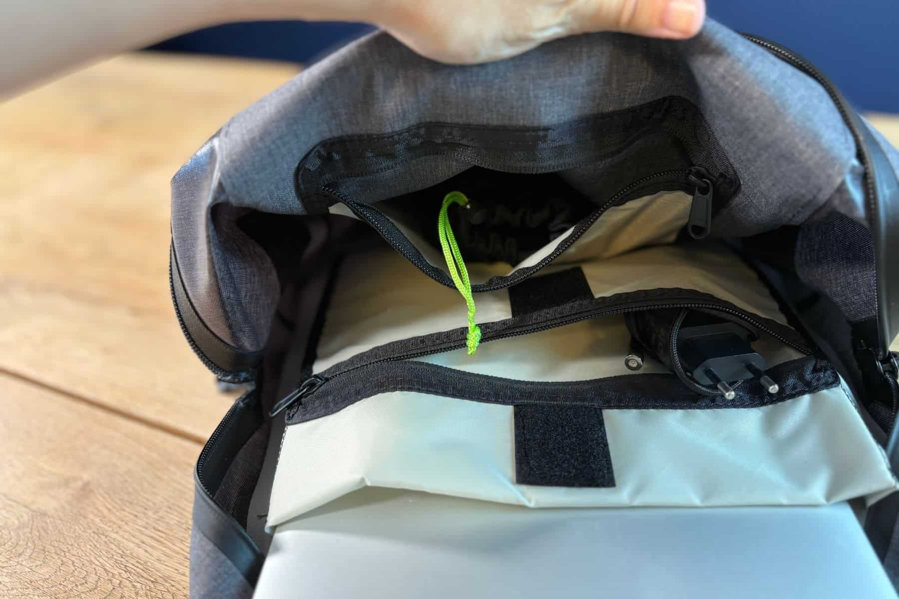 isle-gateway-waterproof-backpack-25l-open