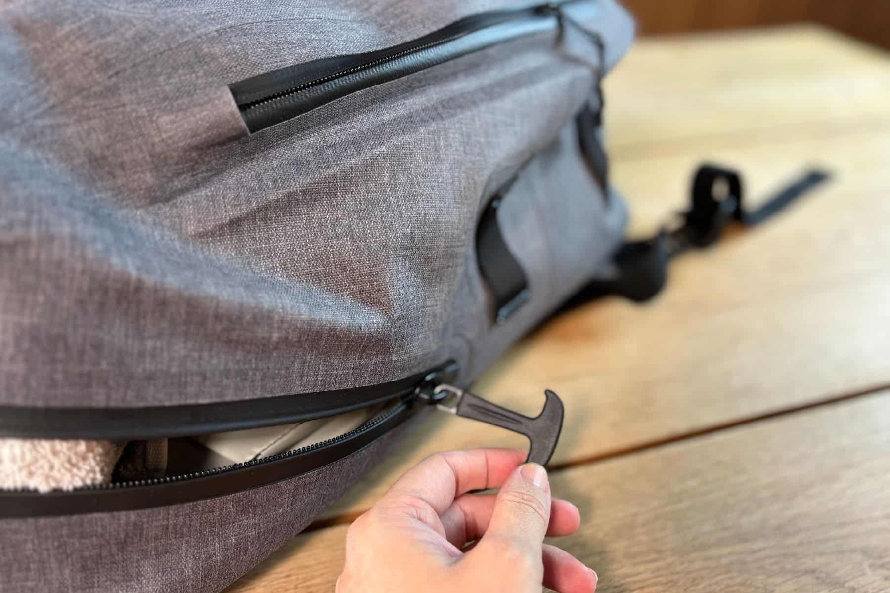 isle-gateway-waterproof-backpack-25l-zip