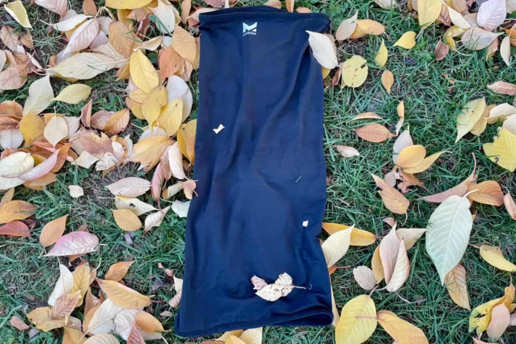 mission-cooling-neck-gaiter-flat-lay