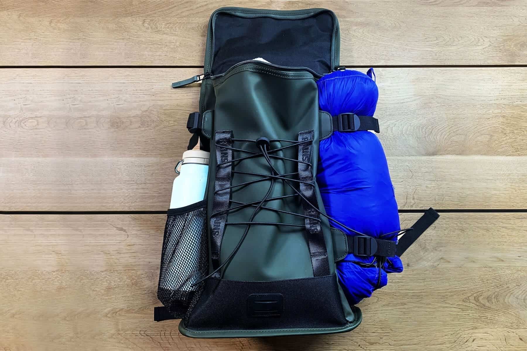 rains-trail mountaineer-bag-mesh-pocket