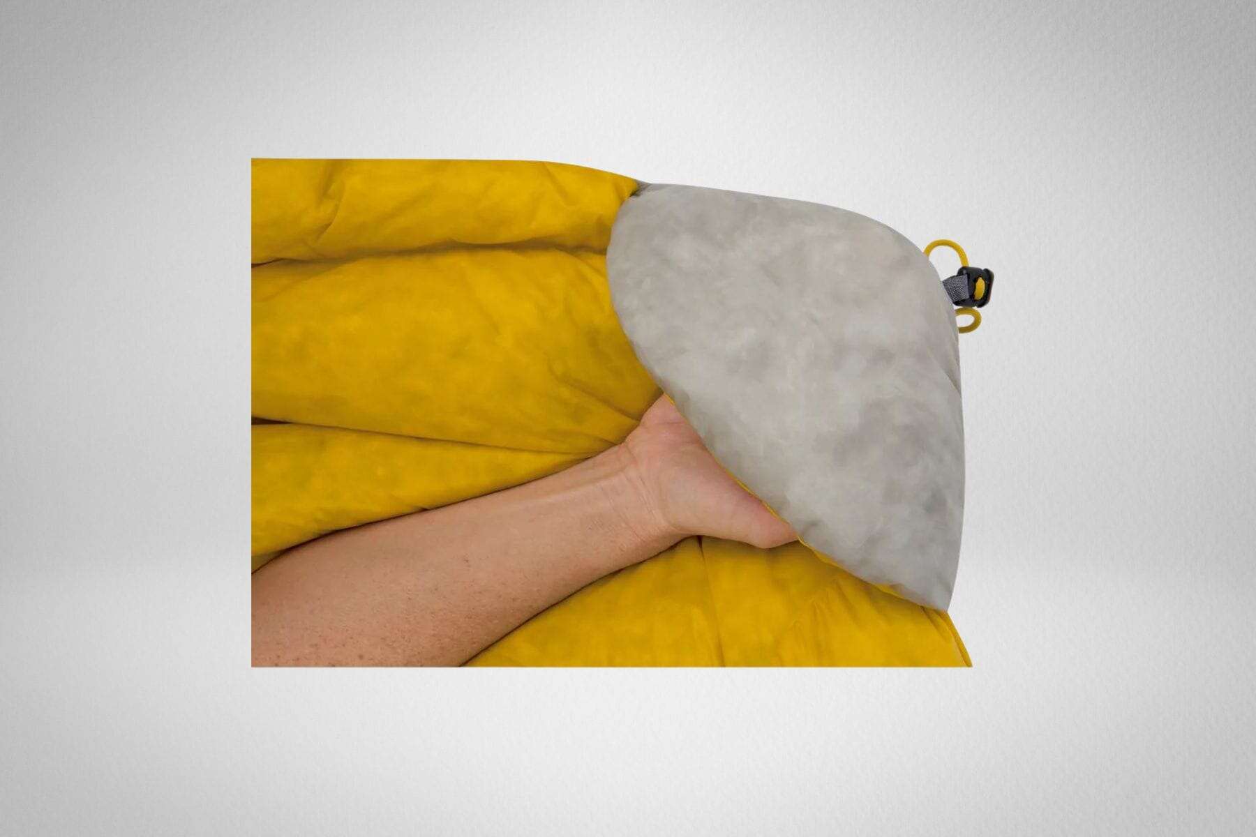 Use the corner hand pockets to wrap the quilt around yourself. 