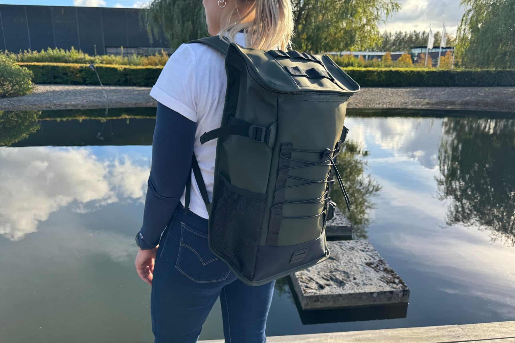 Side With One Clip And Mesh