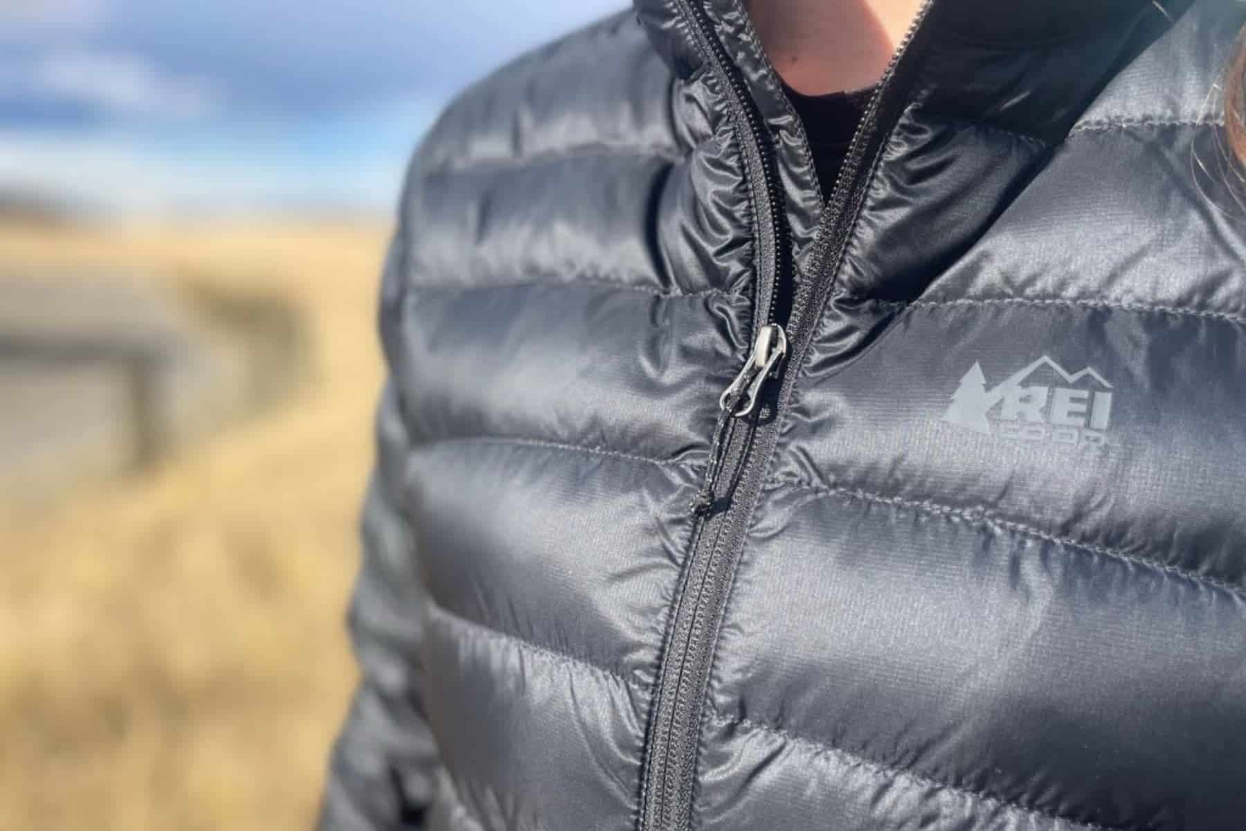 the-puffer-jacket-reveal-zipper