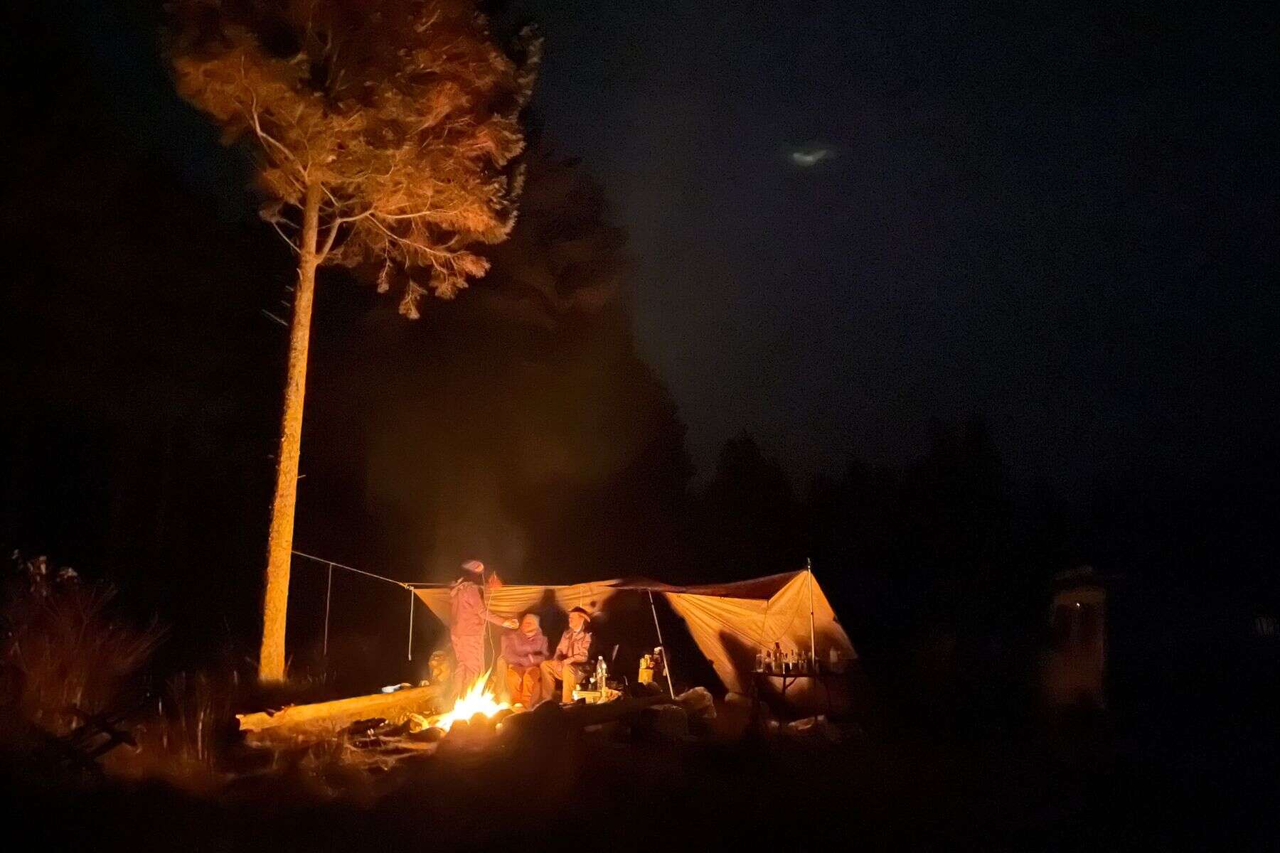 winter-camping-at-night