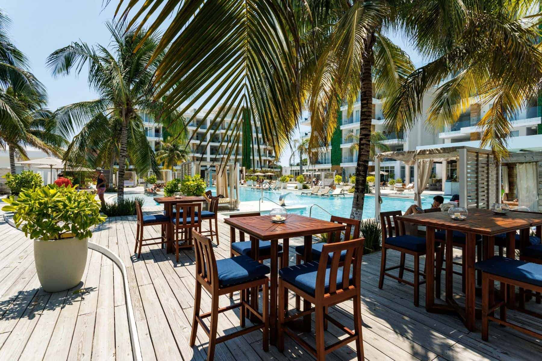 alaia-belize-an-autograph-collection-resort-dine-by-pool