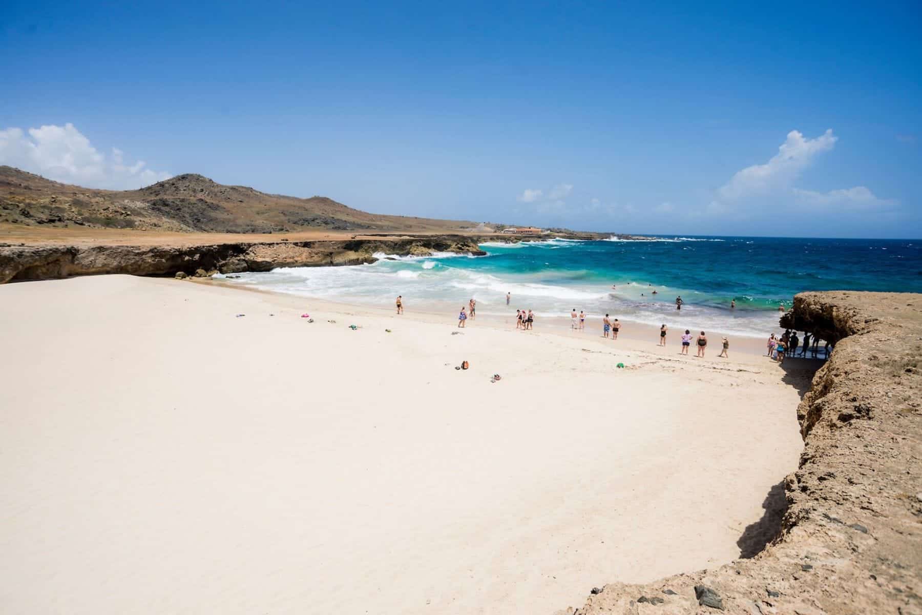 andicuri-beach-people