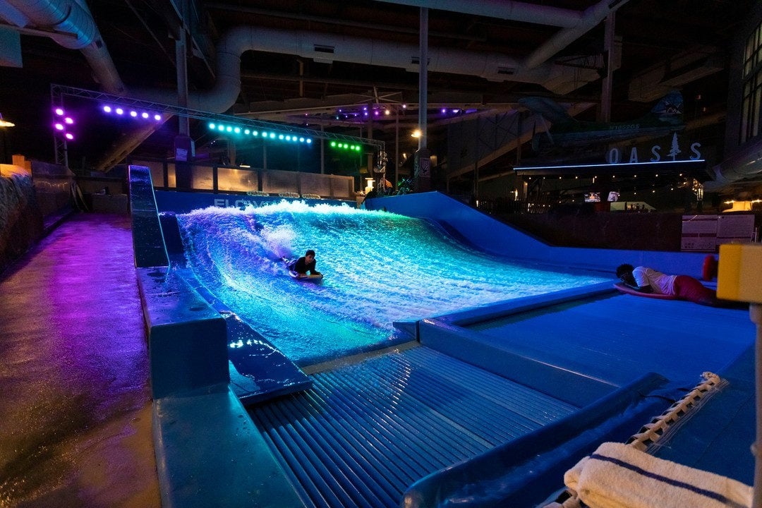 aquatopia-indoor-waterpark-flowrider-night