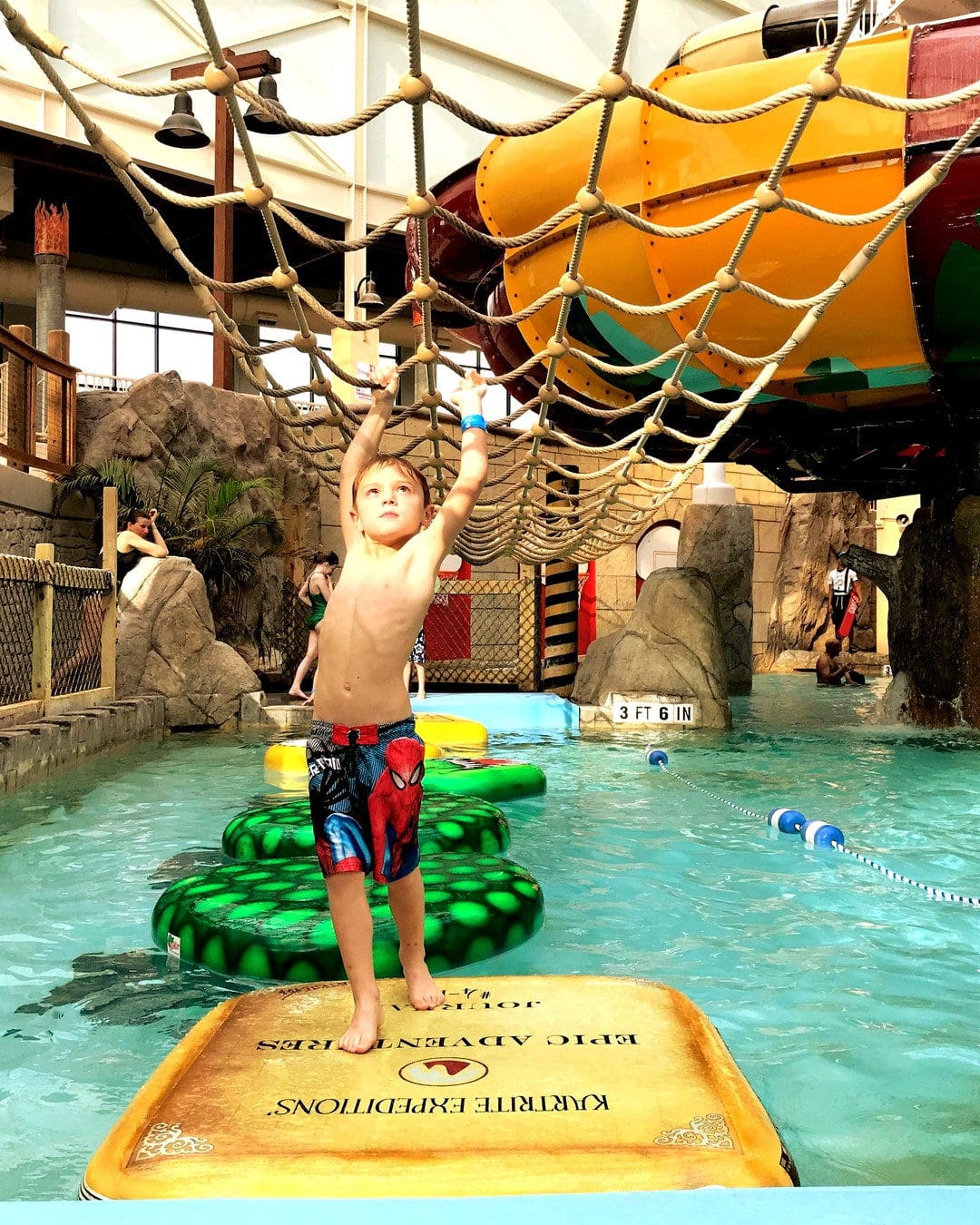 aquatopia-indoor-waterpark-obstacle