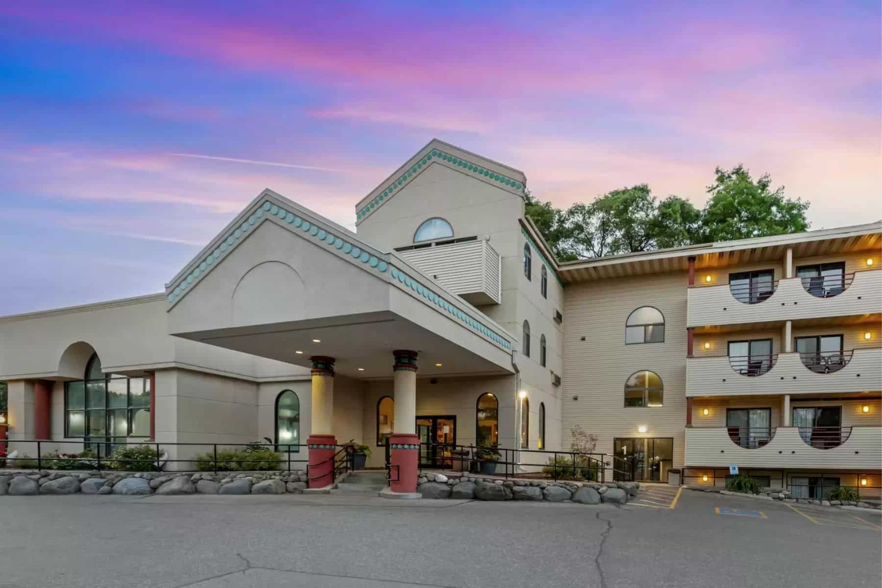 atlantis-family-waterpark-hotel-featured