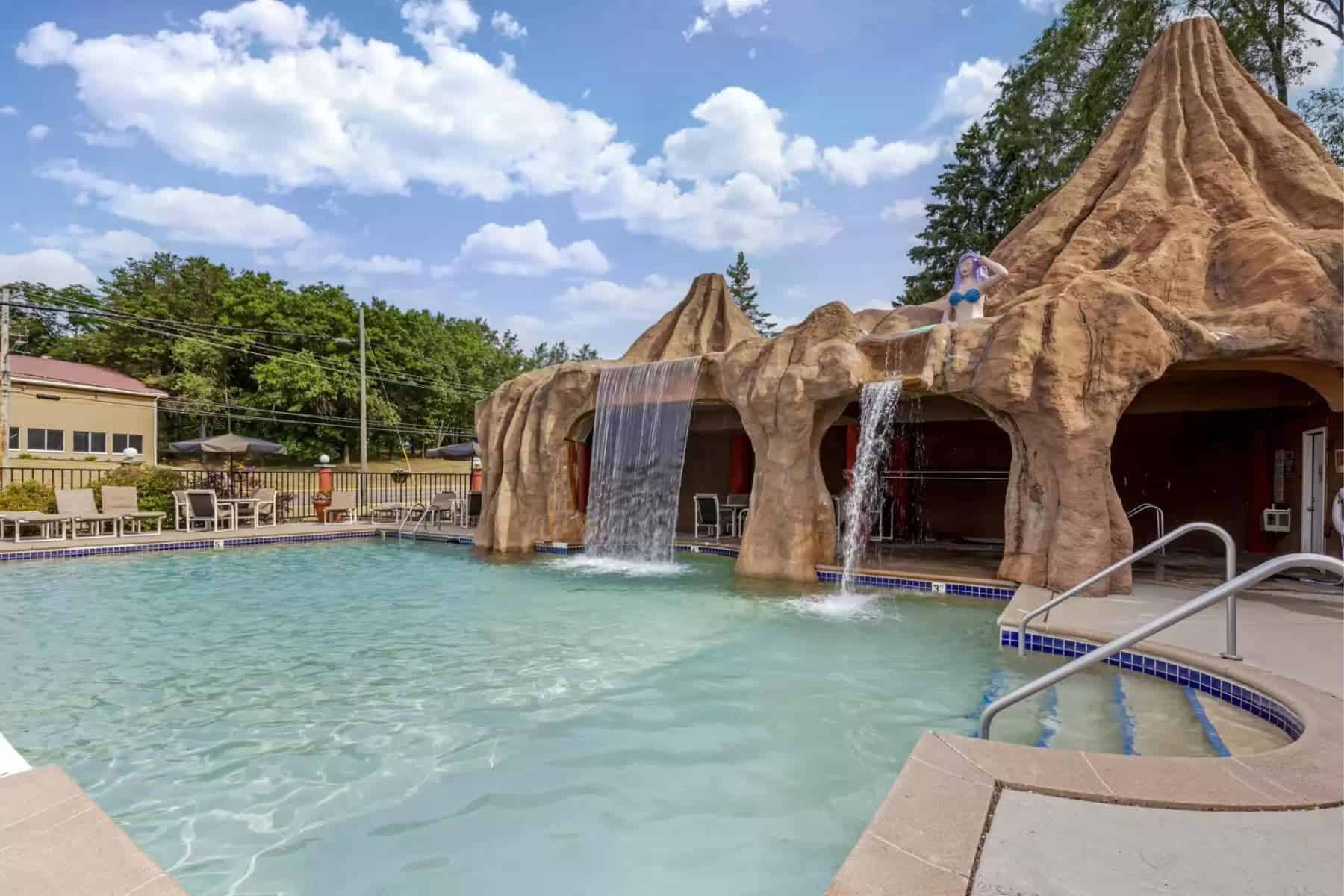 atlantis-family-waterpark-hotel-outdoor-pool