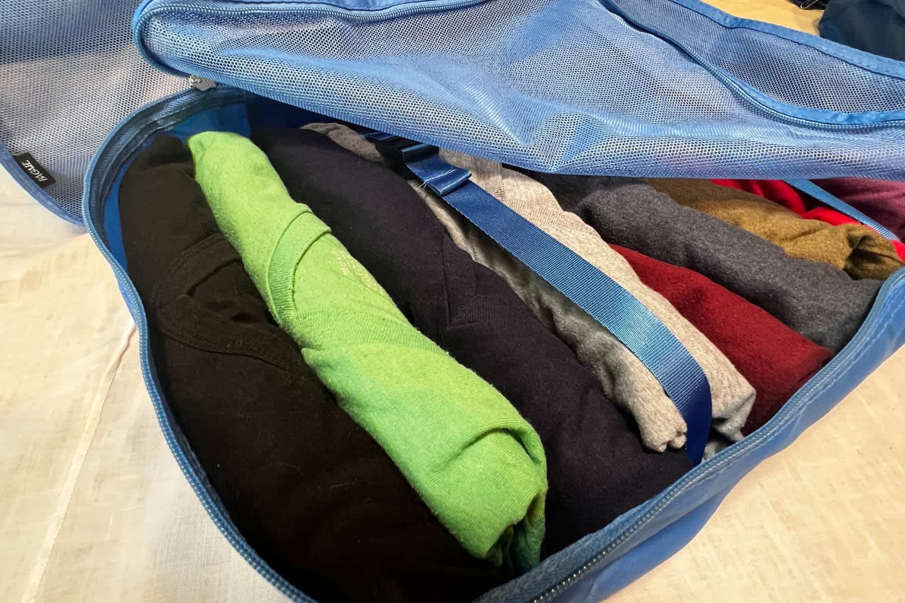 bagail packing inside with mesh