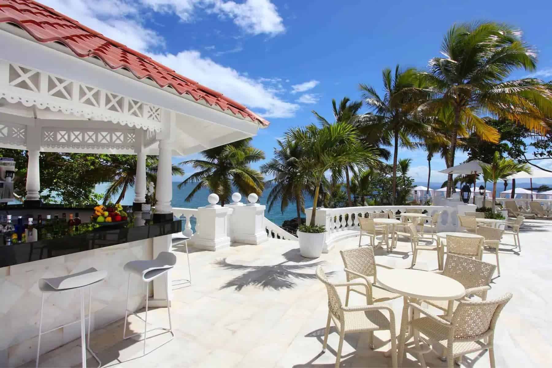 bahia-principe-luxury-samana-restaurant-outdoor