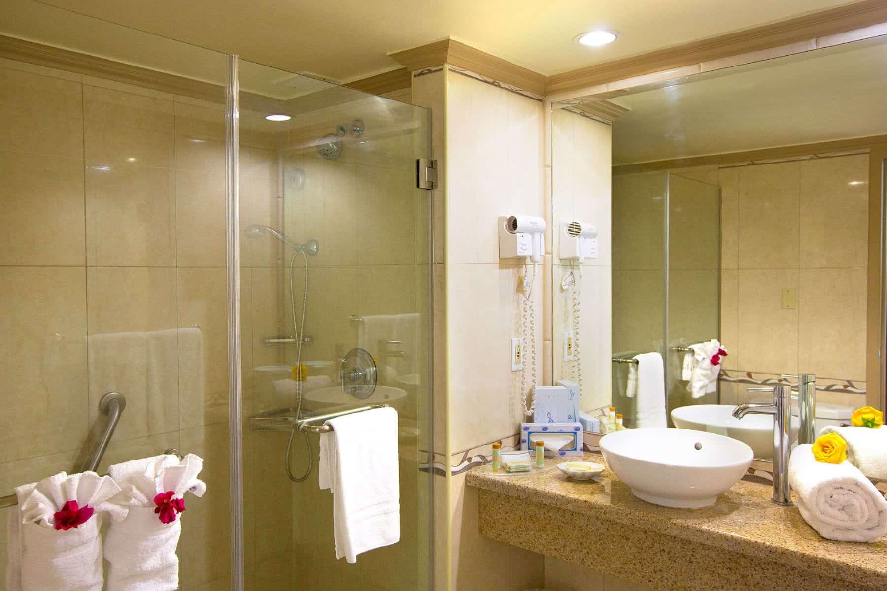 bathroom for one bed room ocean front suite