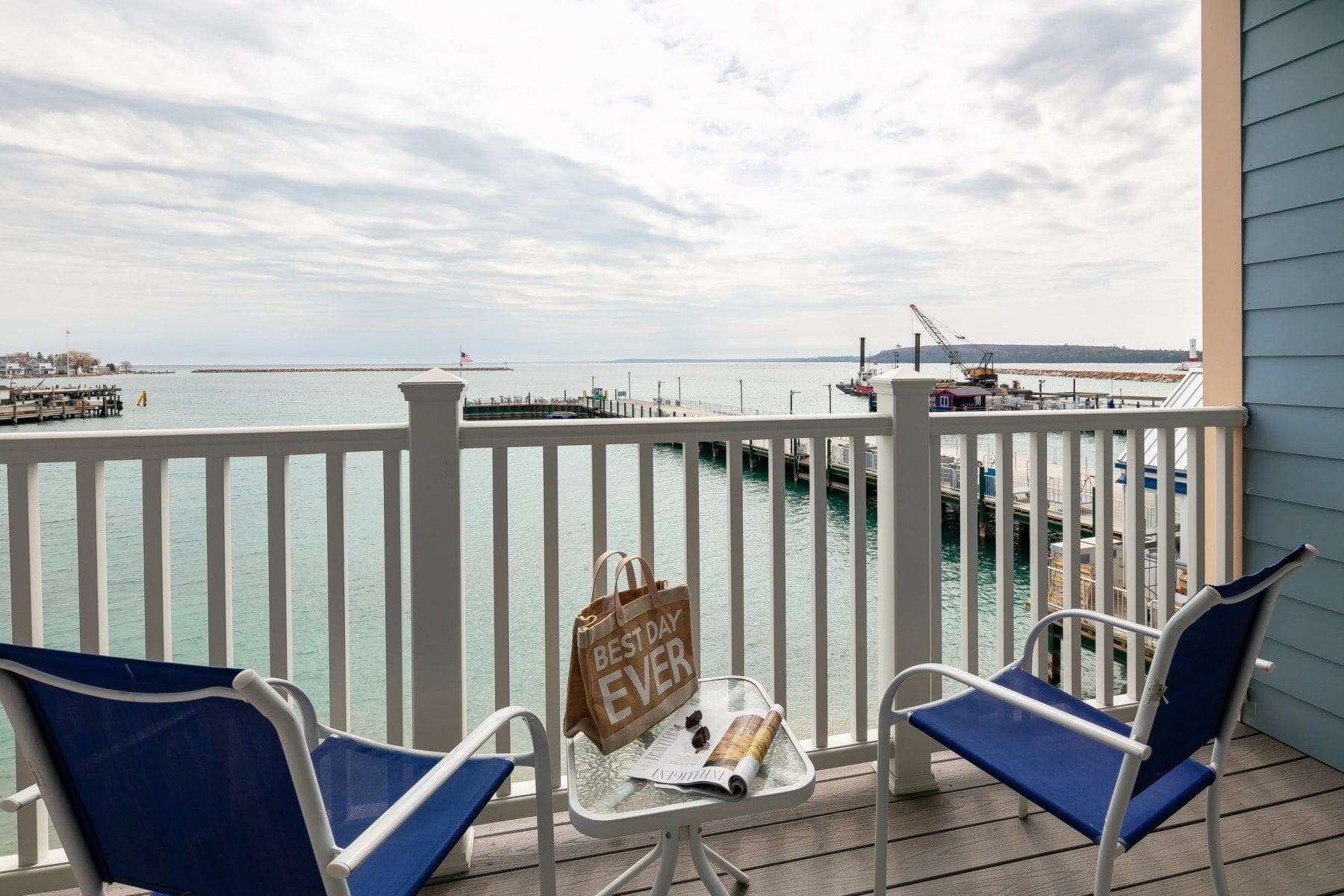 bicycle-street-inn-balcony