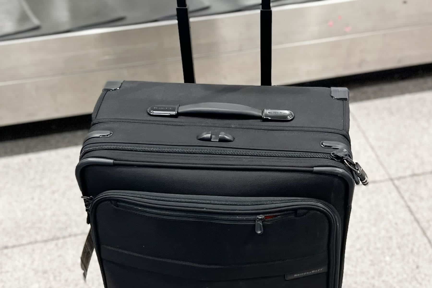 briggs-and-riley-baseline-softside-luggage-handle-and-zipper