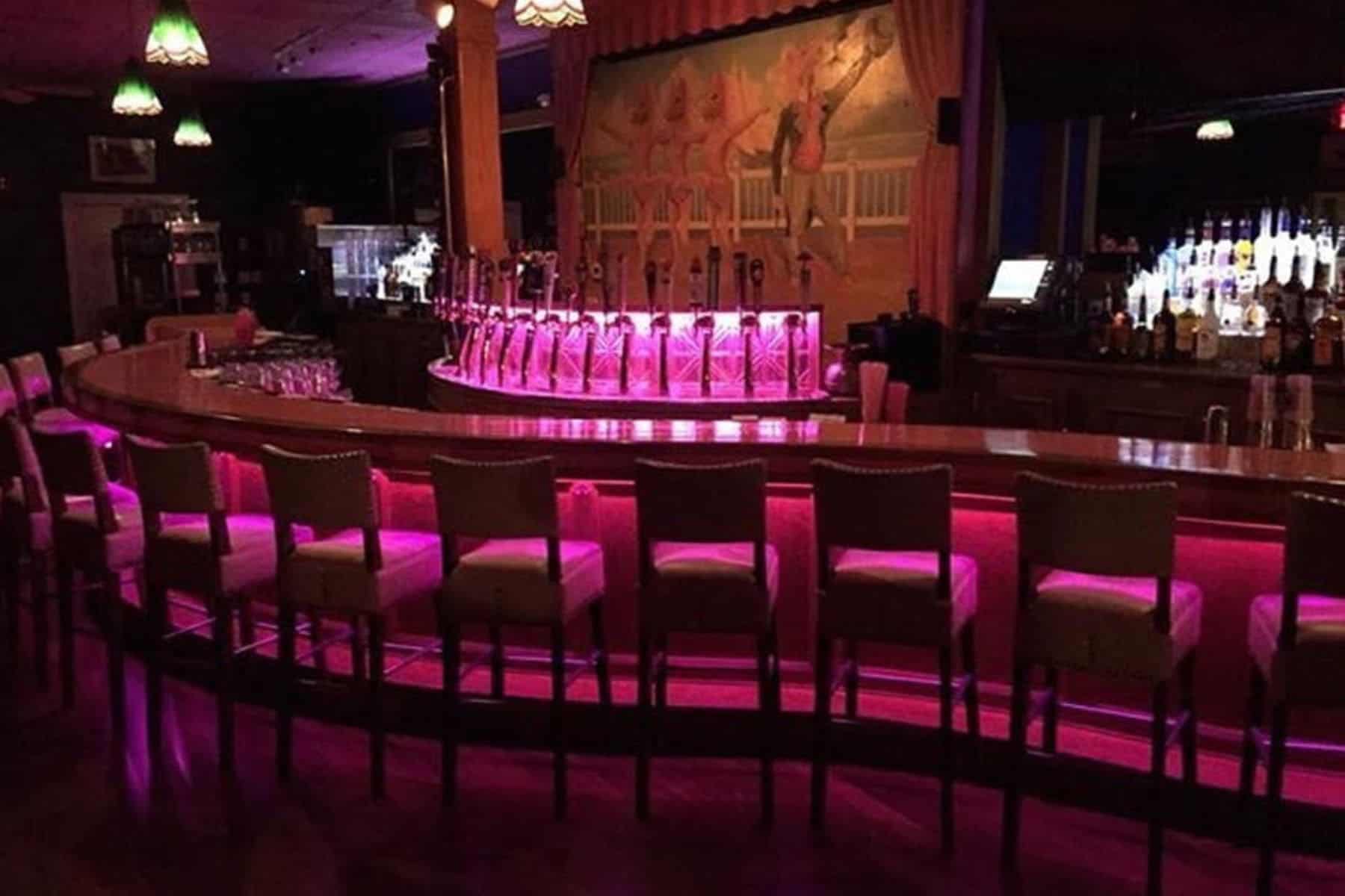 Chippewa Hotel Waterfront Bar