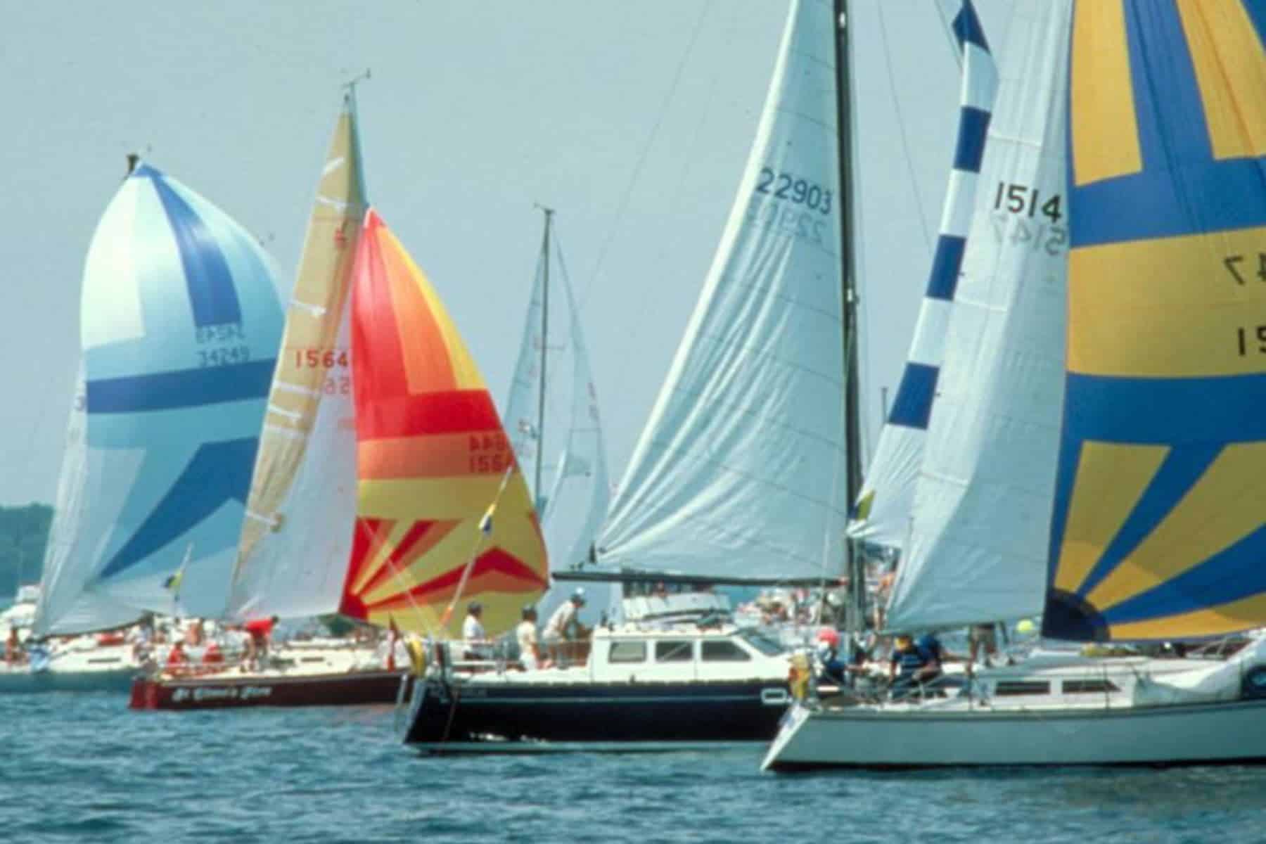 chippewa-hotel-waterfront-boats