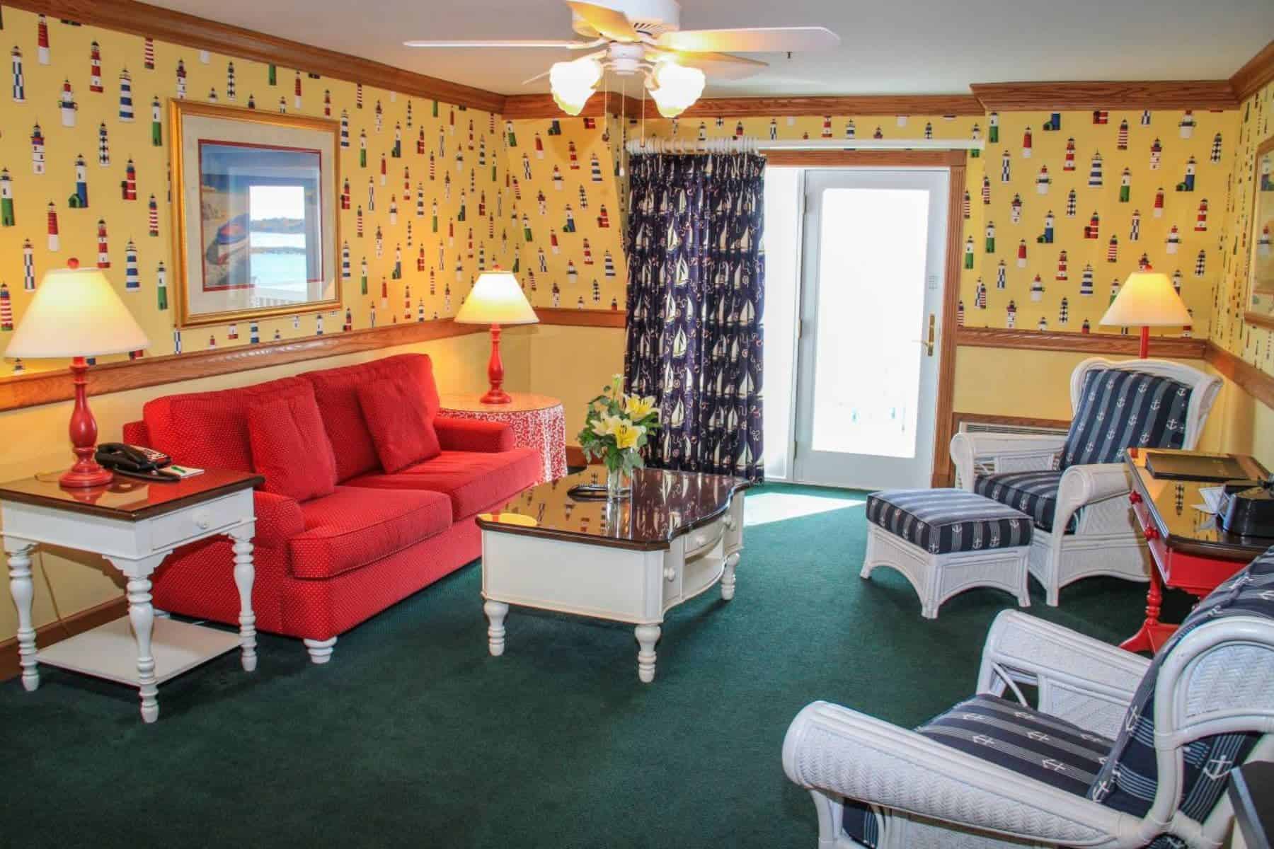 chippewa-hotel-waterfront-living-room