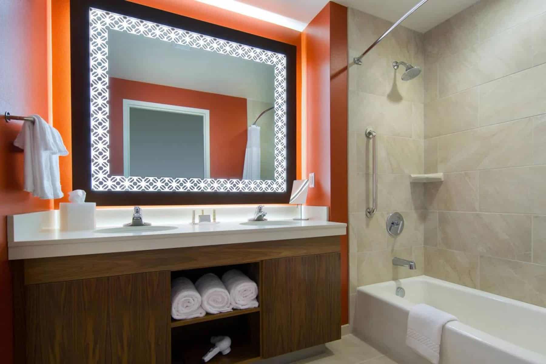 Courtyard By Marriott Anaheim Bathroom