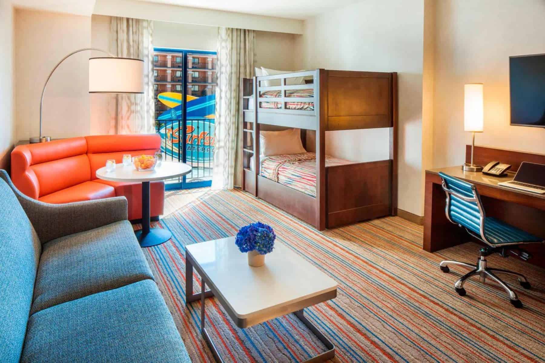 courtyard-by-marriott-anaheim-living