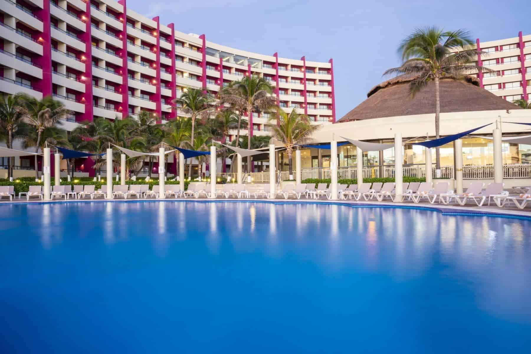 crown-paradise-club-cancun-pools