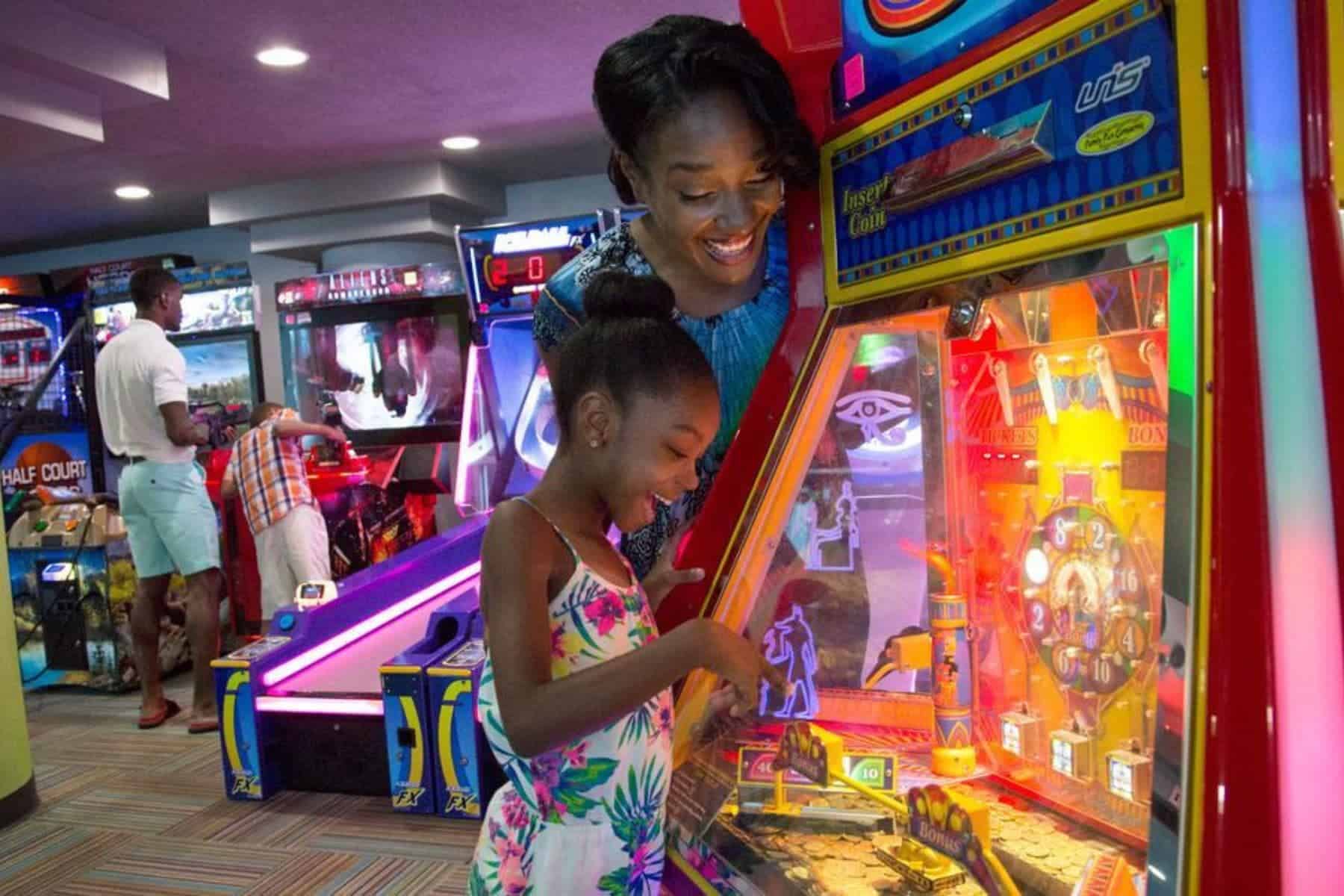 Crown Reef Beach Resort And Waterpark Arcade