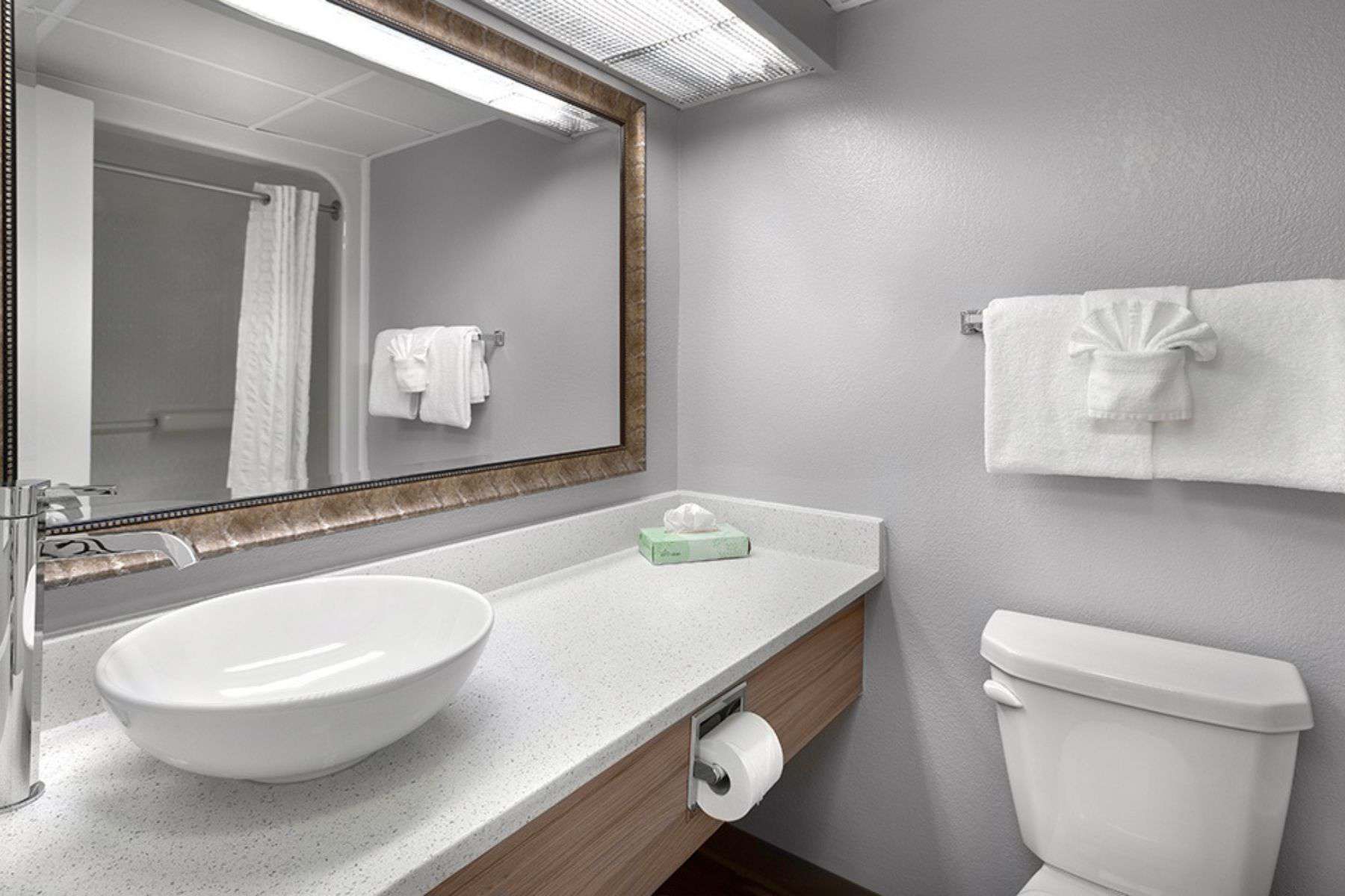 Crown Reef Beach Resort And Waterpark Bathroom