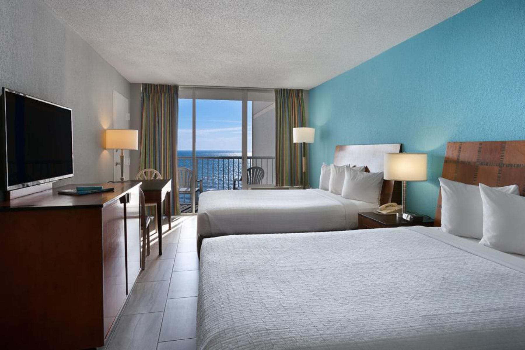 Crown Reef Beach Resort And Waterpark Beds