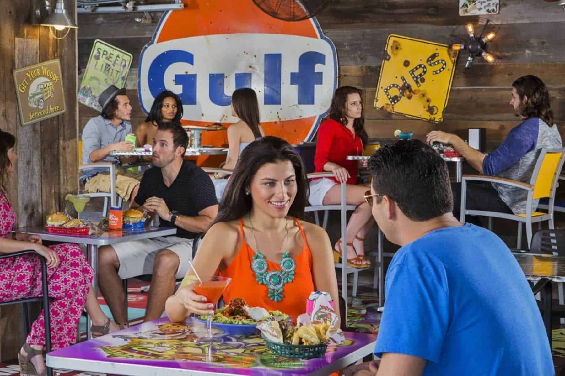 crown-reef-beach-resort-and-waterpark-restaurant