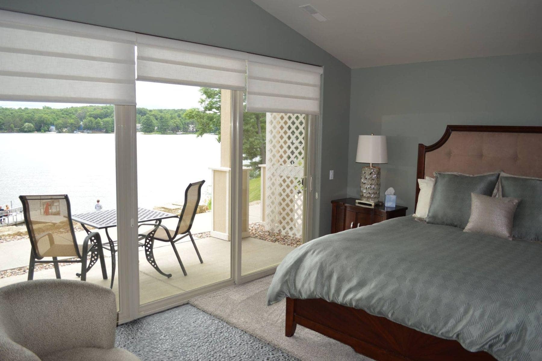 delton-grand-resort-bedside