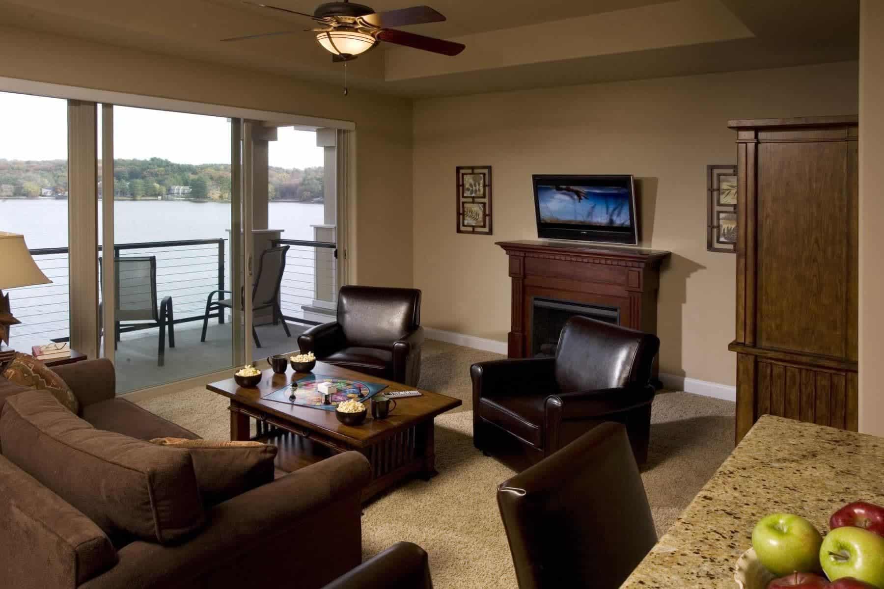 delton-grand-resort-living