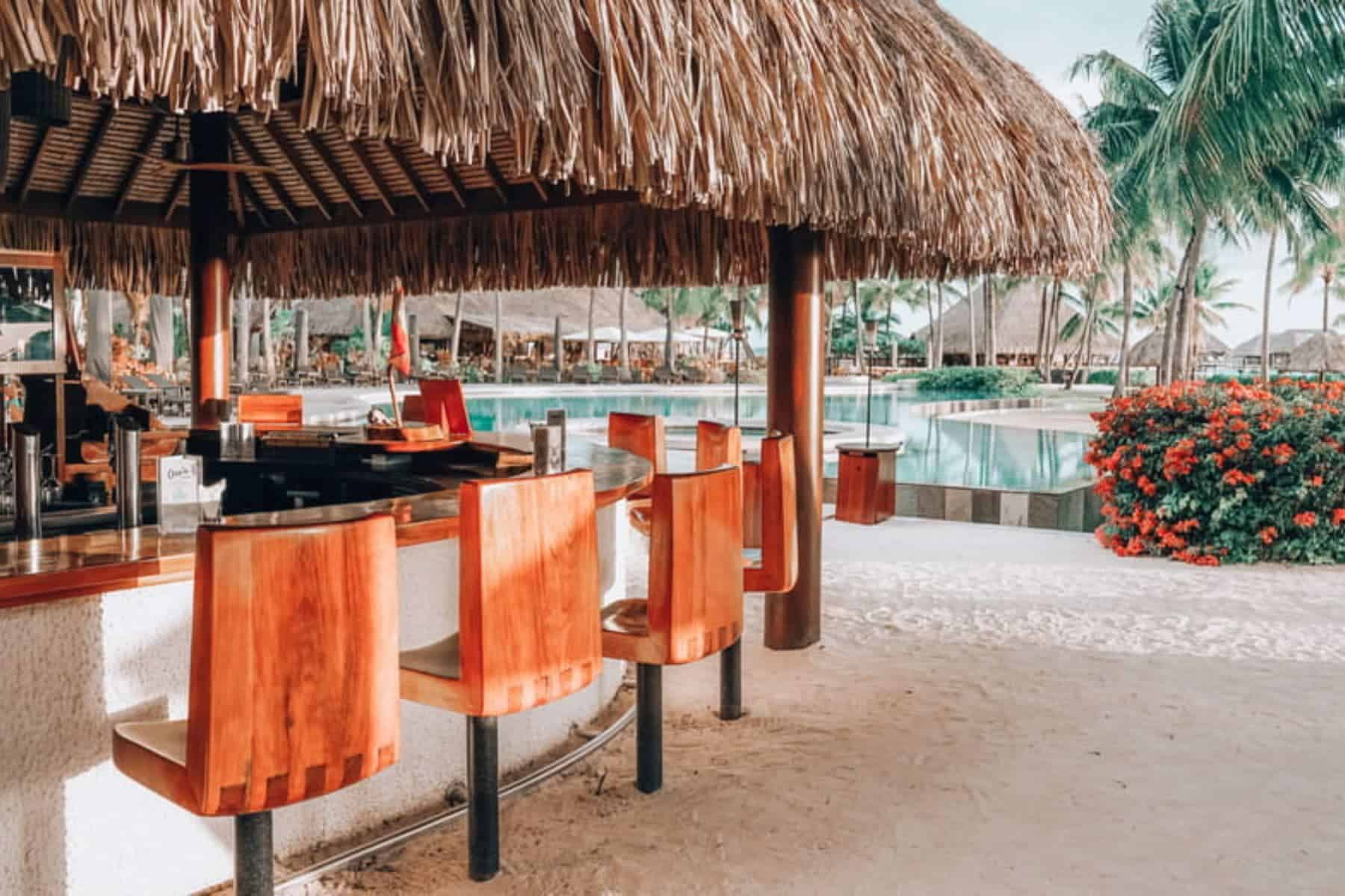 Dining With Beach View In Four Season