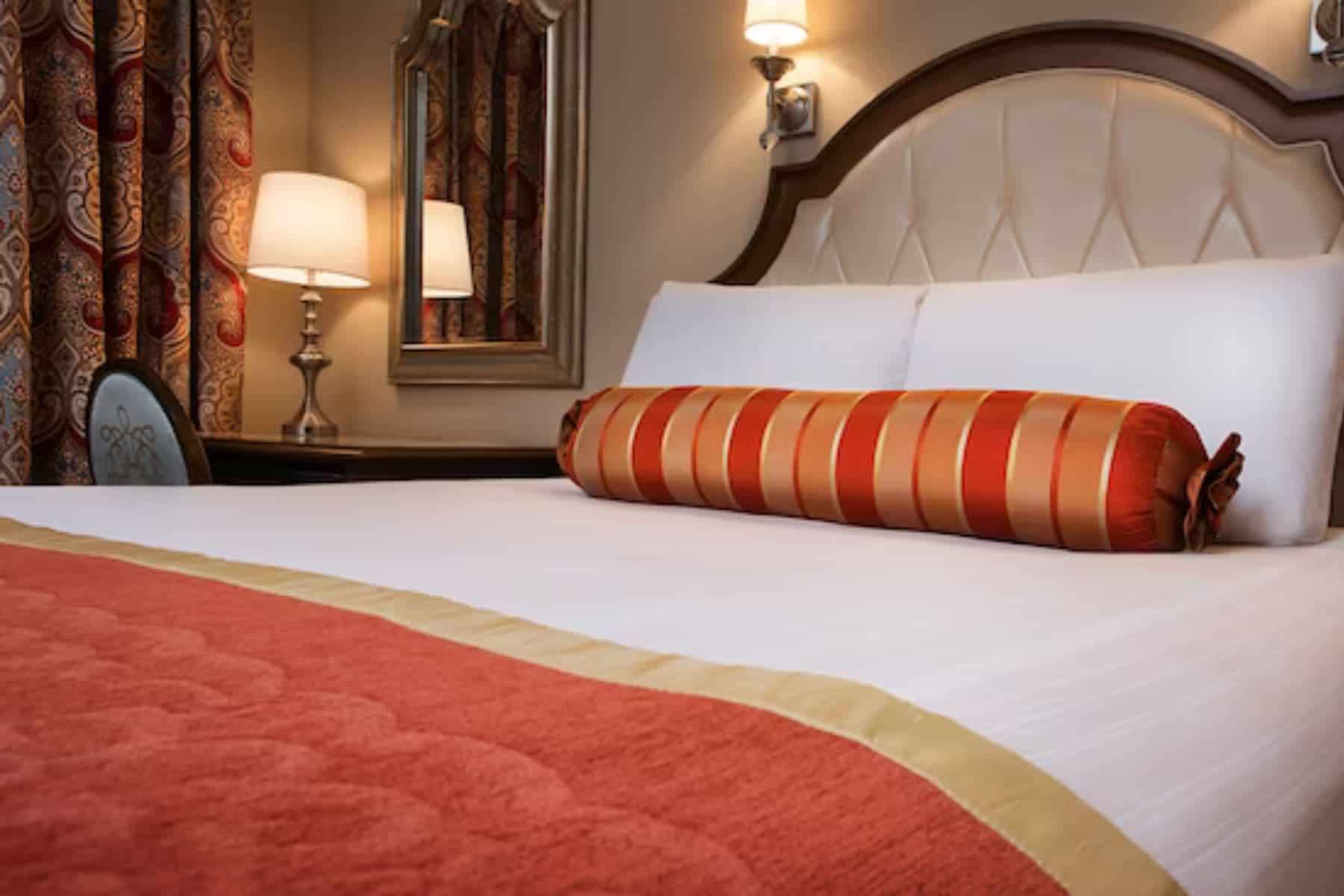 disneys-grand-floridian-resort-and-spa-close-bed