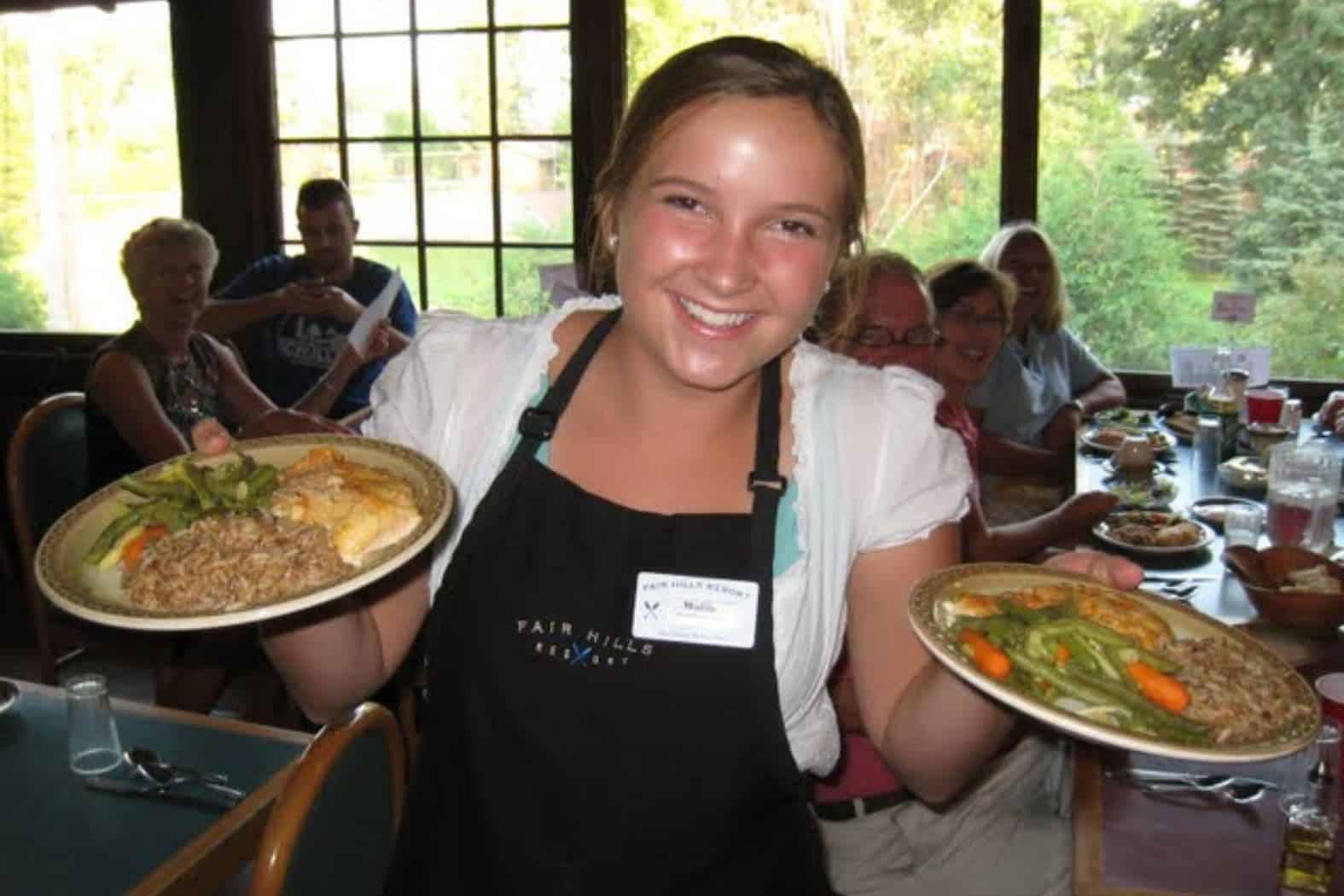 fair-hills-resort-detroit-lakes-minnesota-waiter