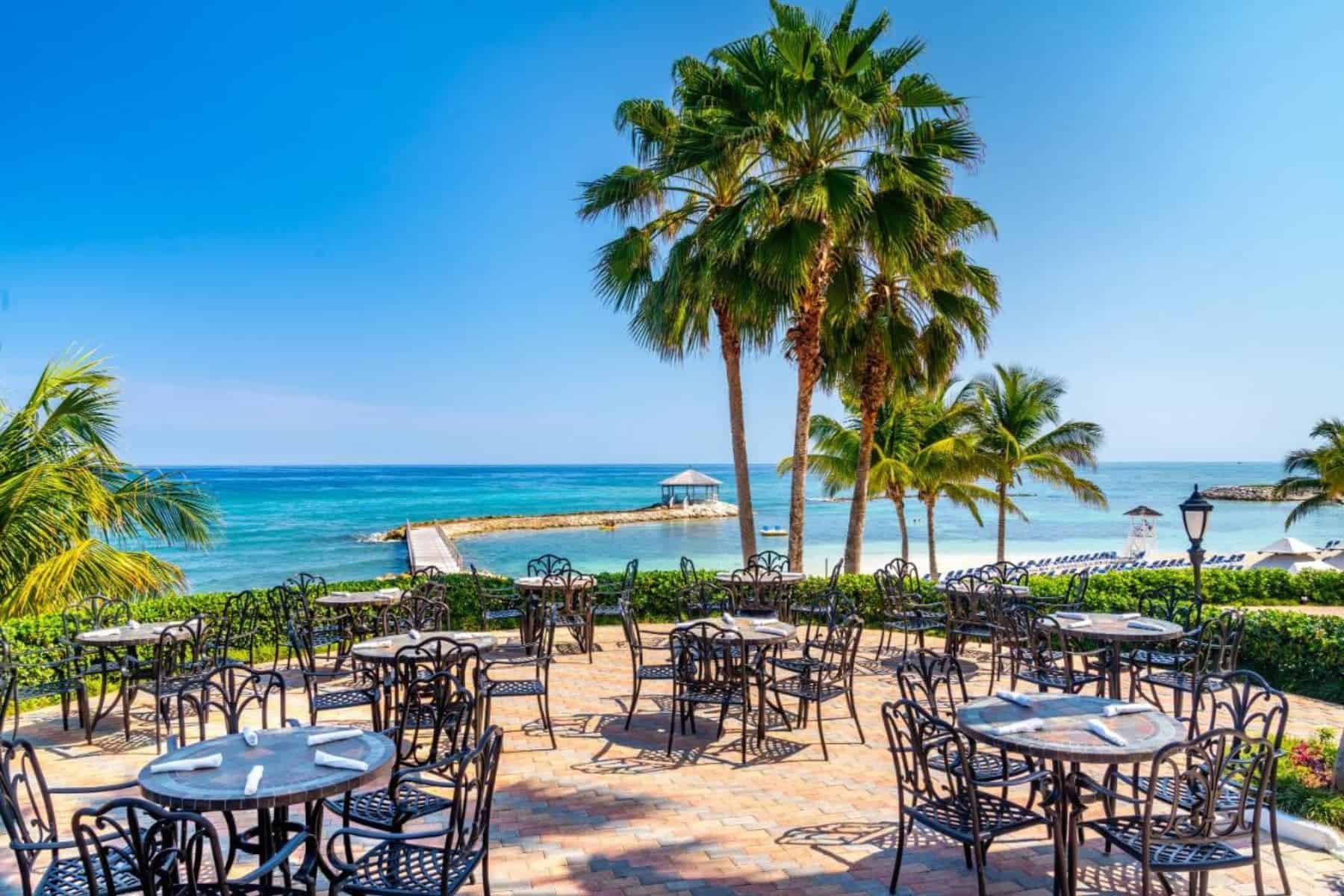 fiery pelican outdoor grill dinning