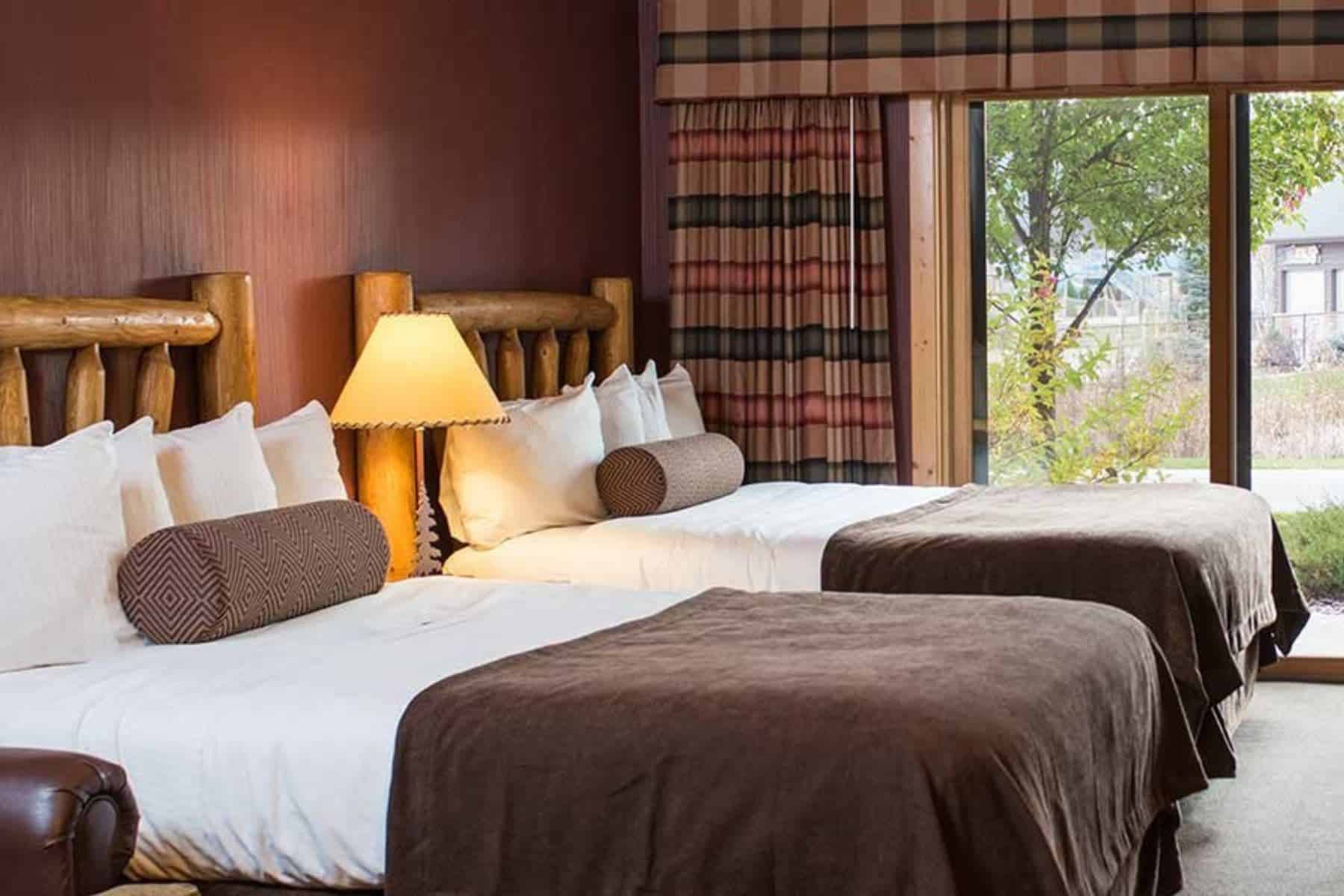 glacier-canyon-lodge-beds