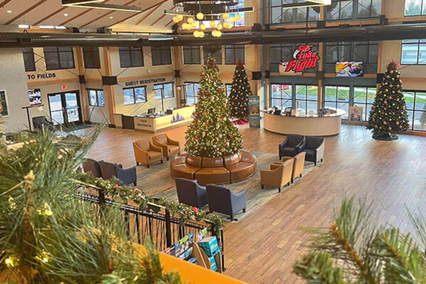 glacier-canyon-lodge-christmas