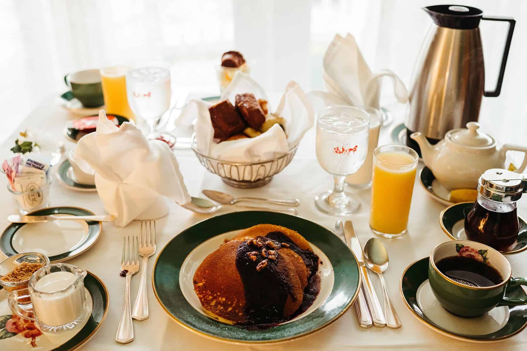 grand-hotel-mackinac-island-michigan-breakfast