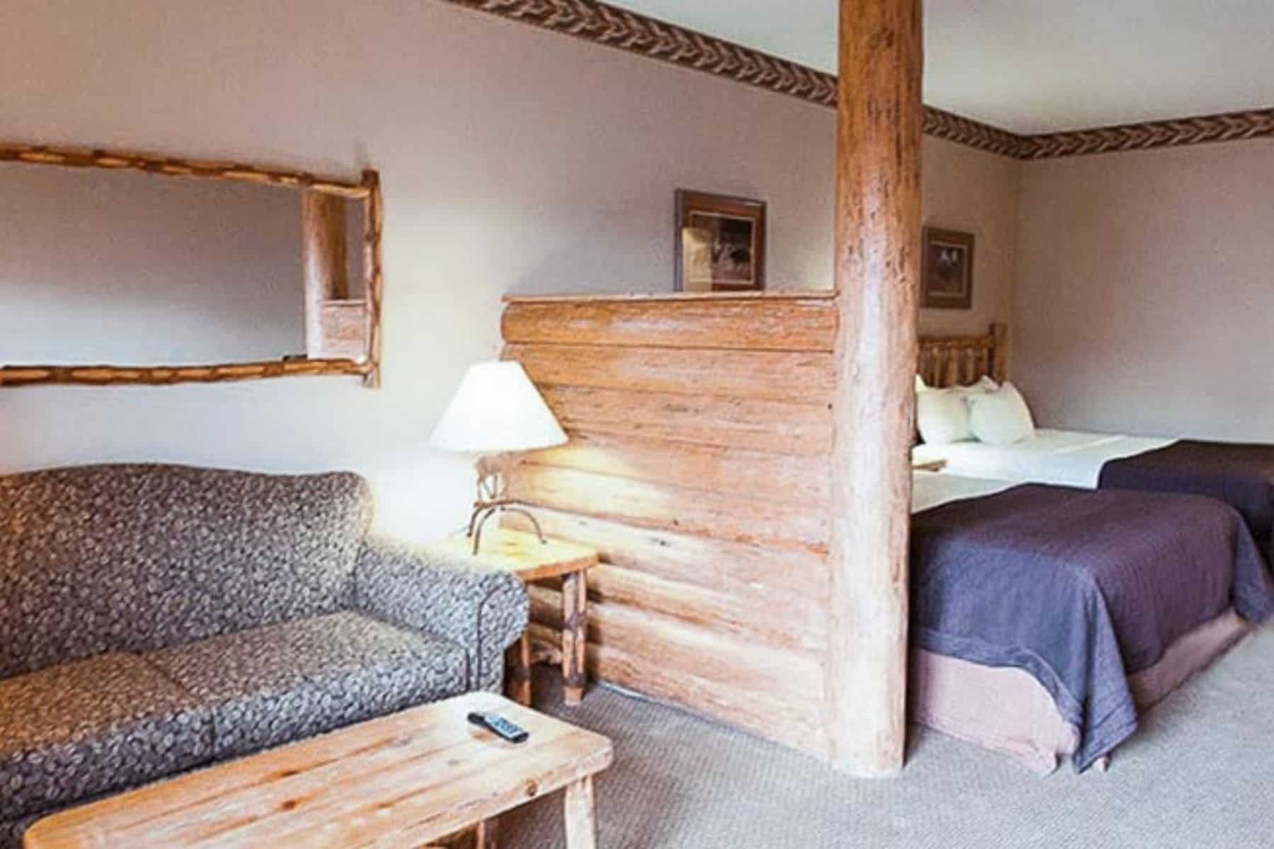 great-wolf-lodge-bed-side