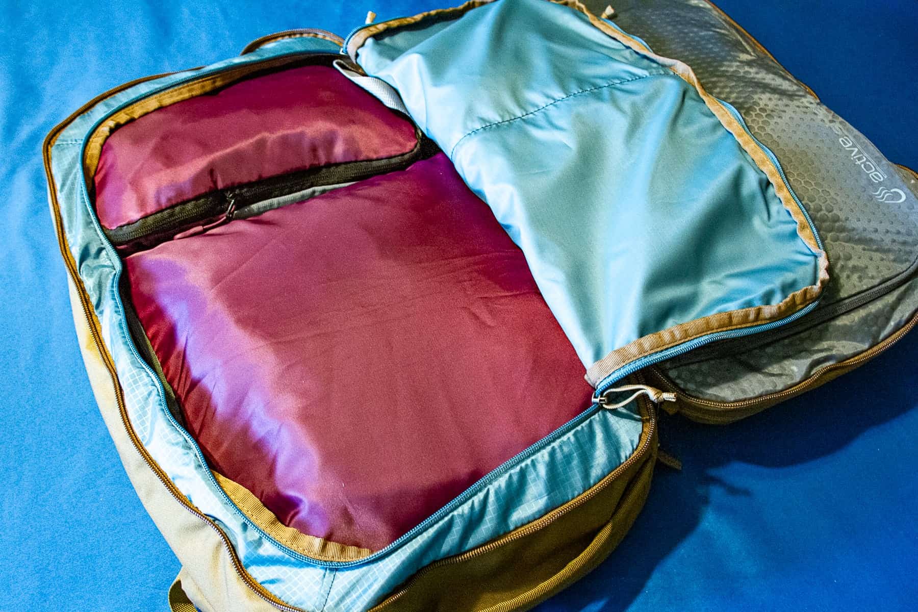 gregory-border-traveler-30-large-compartment-for-packing-cubes-and-clean-clothes