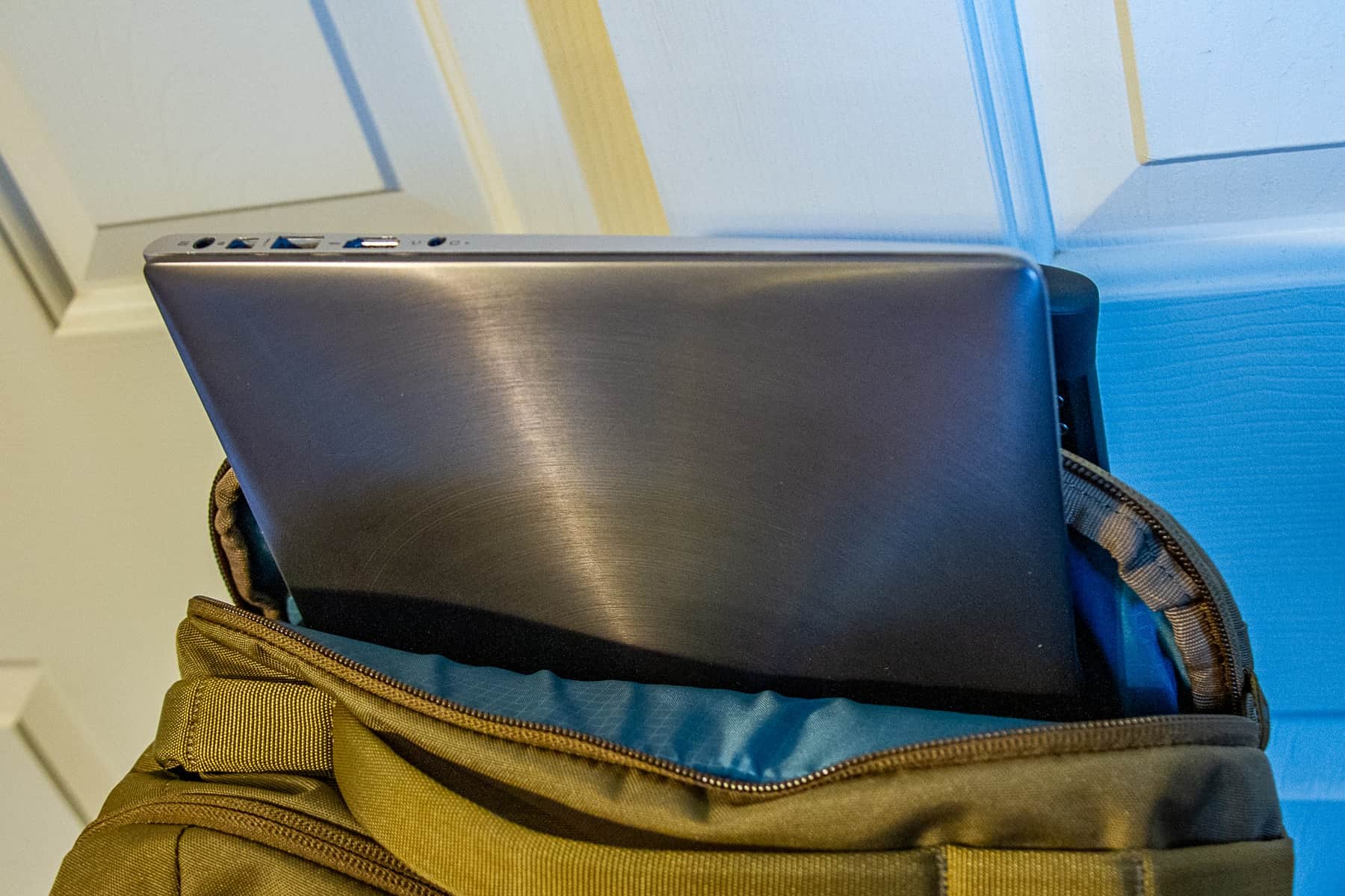 gregory-border-traveler-30-padded-compartment-for-up-to-15-in-laptop