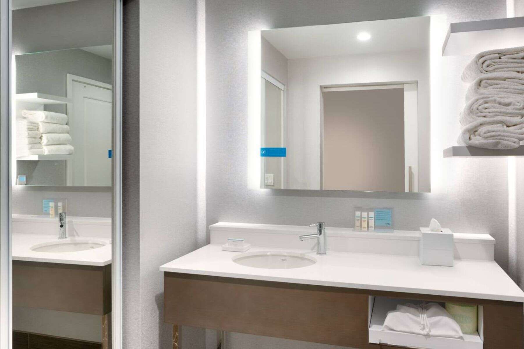 Hampton Inn And Suites Anaheim Bath