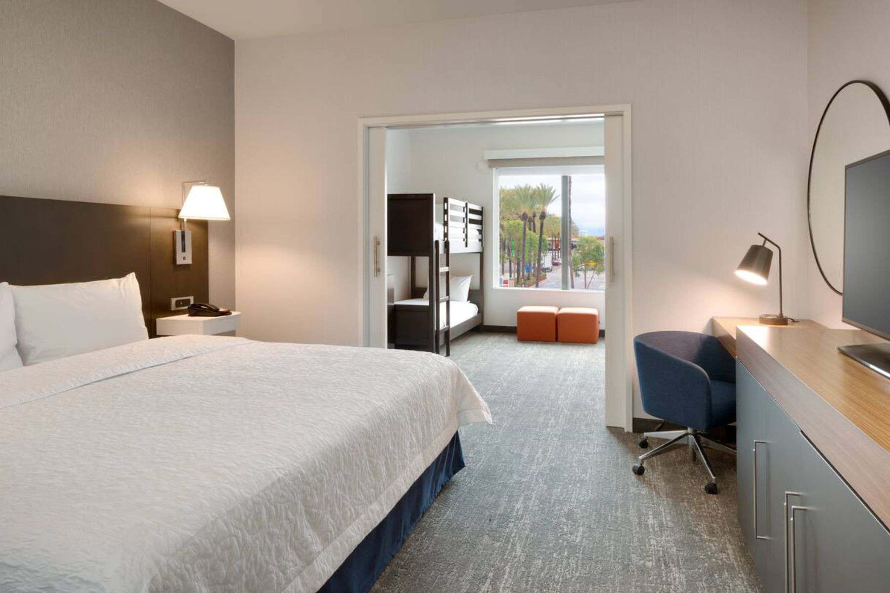 Hampton Inn And Suites Anaheim Bed