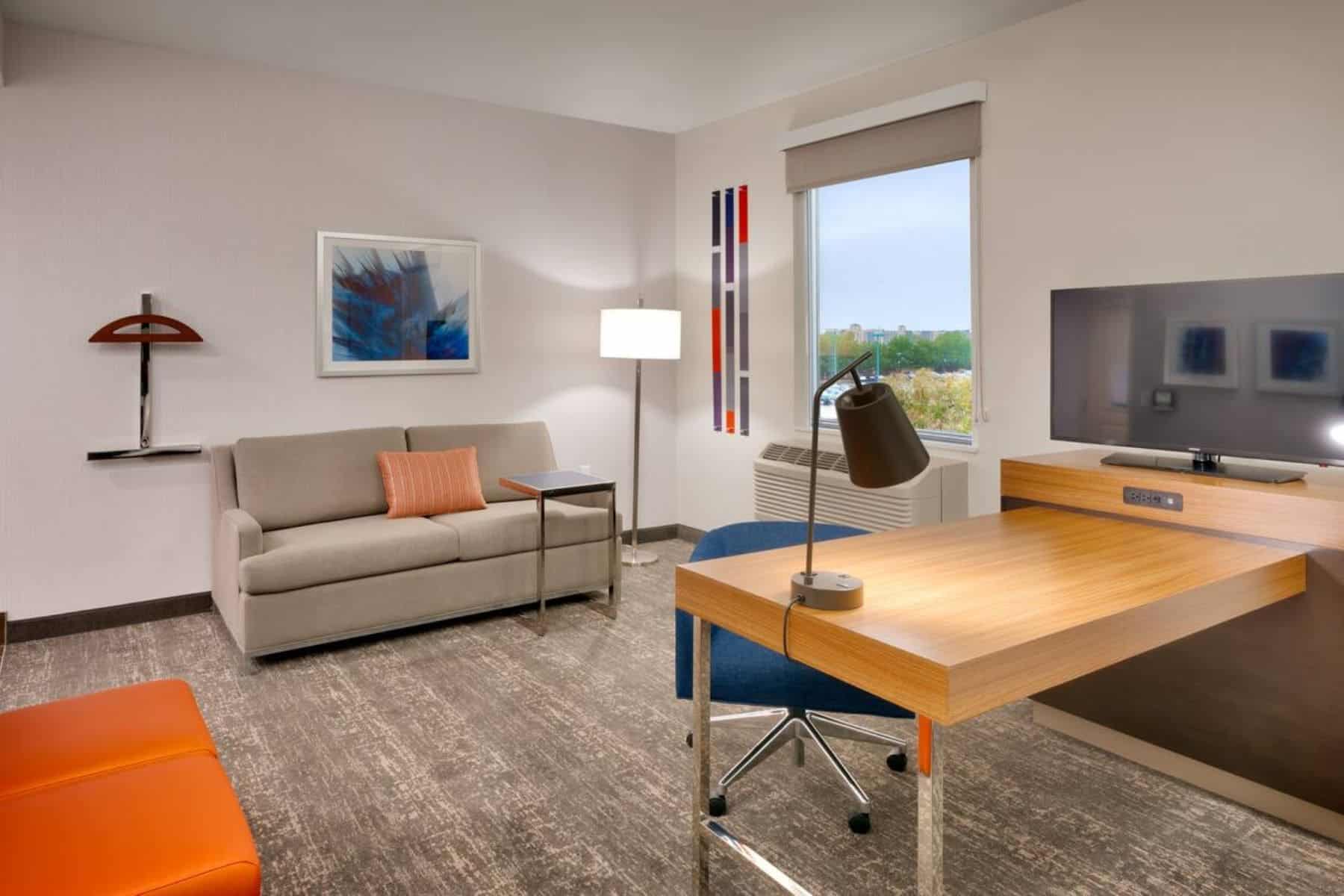 Hampton Inn And Suites Anaheim Living