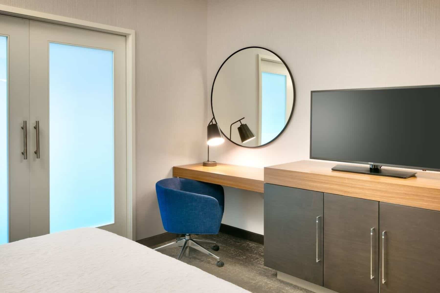 Hampton Inn And Suites Anaheim Mirror