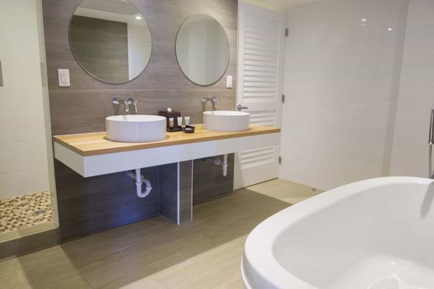 Harbourfront Suite Bathroom