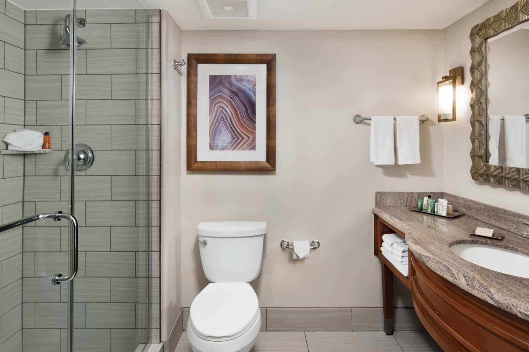 hilton-sedona-resort-at-bell-rock-bathroom