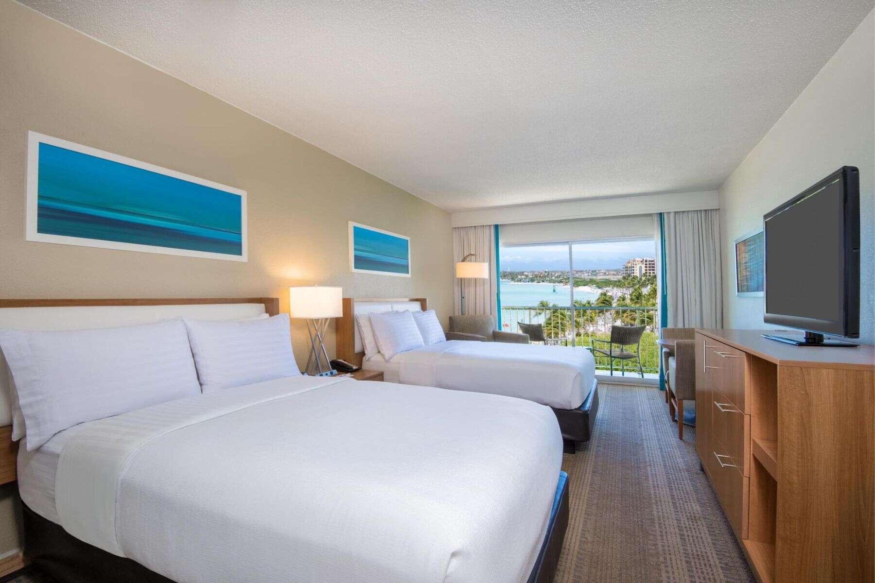 holiday-inn-resort-aruba-bed-room