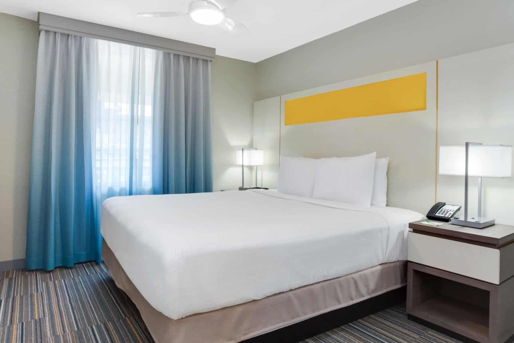 Holiday Inn Resort Orlando Suites Waterpark Bed Side