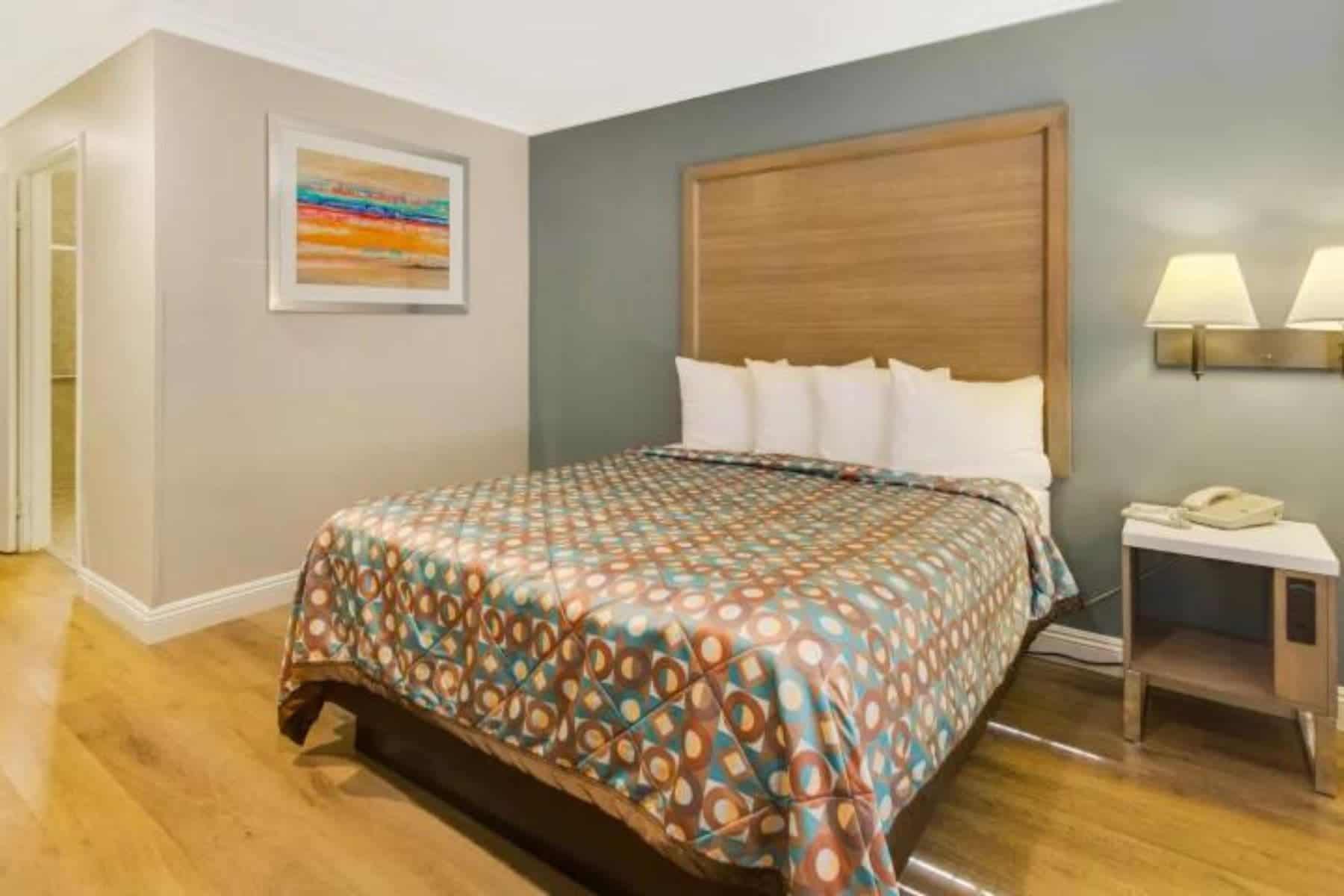 Hotel 414 Anaheim Bed